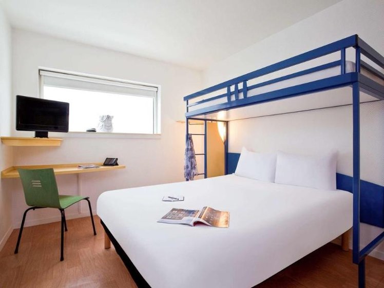 TRIPLE STANDARD Room