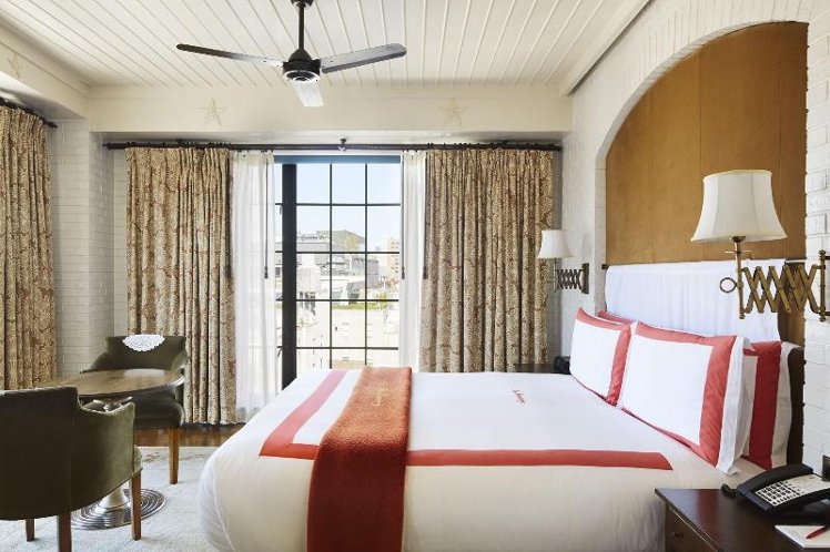 DOUBLE KING SIZE BED Room