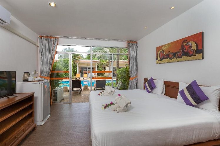 DOUBLE SUPERIOR POOL VIEW Room