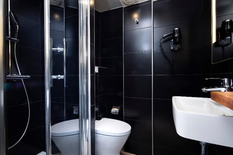 TRIPLE DUPLEX Room