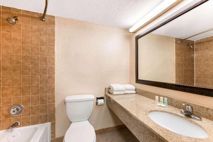 QUADRUPLE TWO QUEEN BEDS NON SMOKING Room