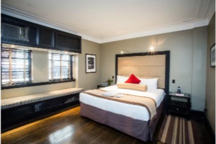 DOUBLE SUPERIOR QUEEN BED Room