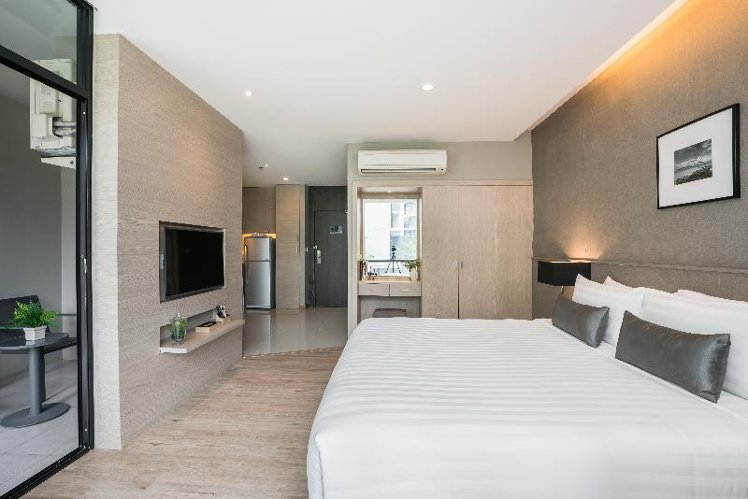 DOUBLE DELUXE POOL VIEW Room