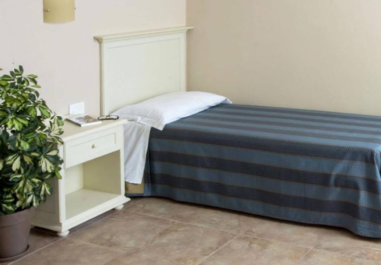 SINGLE STANDARD Room