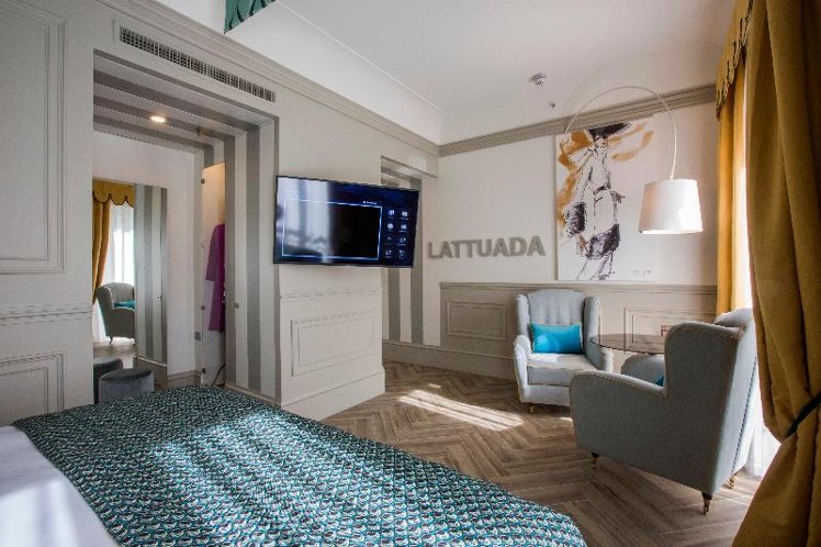 DOUBLE PREMIUM QUEEN BED Room