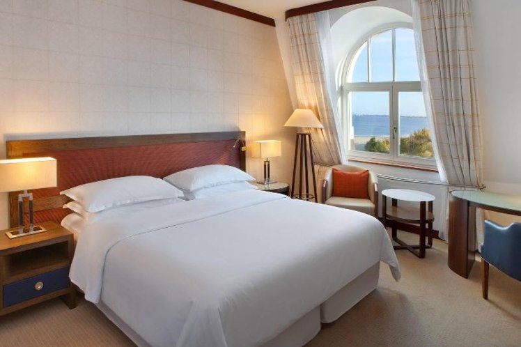 DOUBLE DELUXE KING BED Room