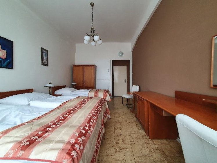 TRIPLE WITH SHARED BATHROOM Room