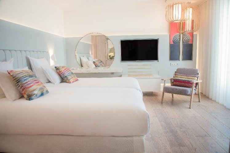 TWIN DELUXE WITH BALCONY Room