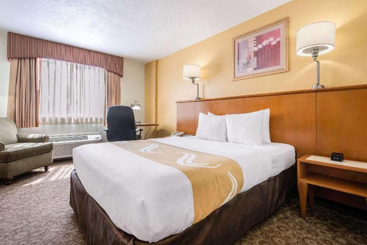 DOUBLE QUEEN SIZE BED Room