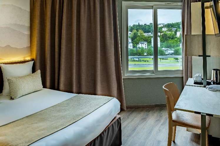SUITE ONE BEDROOM ONE BATHROOM Room