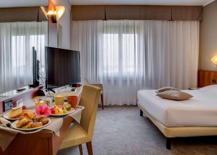 DOUBLE QUEEN SIZE BED Room