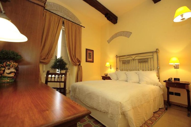 DOUBLE SUPERIOR Room