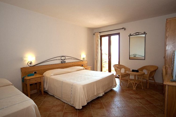 TRIPLE DELUXE SEA VIEW WITH BALCONY Room