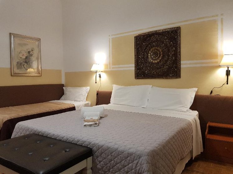 TRIPLE WITH SHARED BATHROOM Room