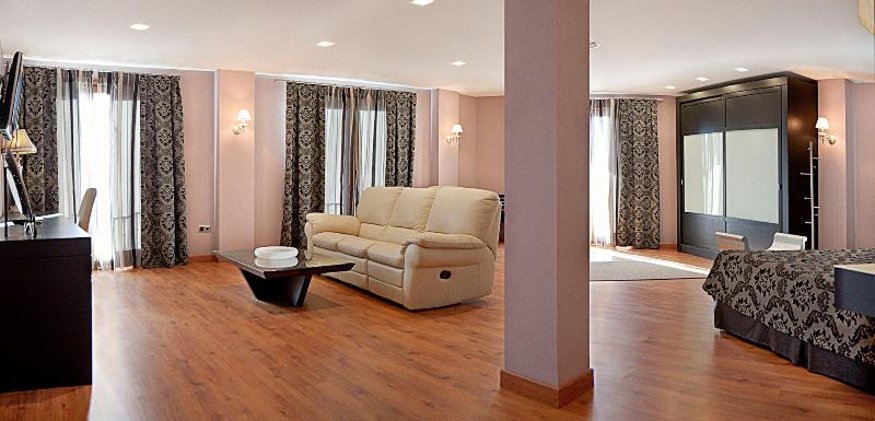 JUNIOR SUITE STANDARD Room