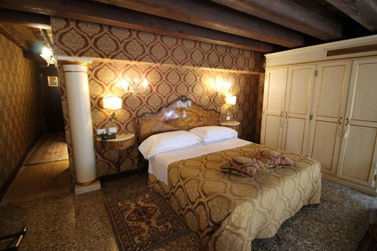 TWIN SUPERIOR Room