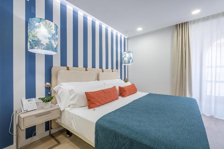 DOUBLE STANDARD Room