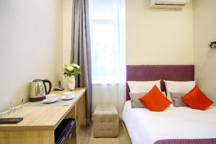 SINGLE WITH DOUBLE BED Room