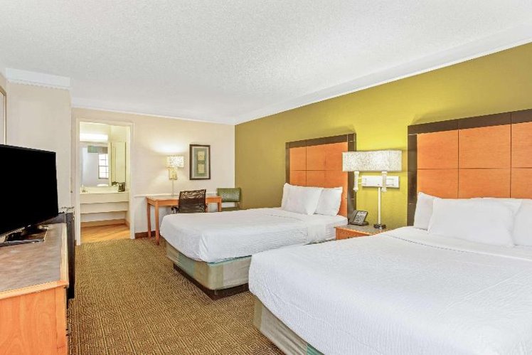 Room DELUXE TWO DOUBLE BEDS Room