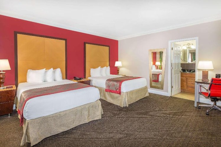 DOUBLE TWO KING BEDS Room