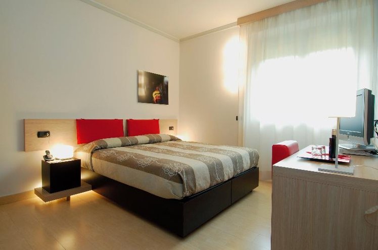 DOUBLE SINGLE USE STANDARD Room