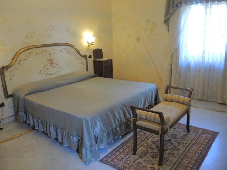 DOUBLE STANDARD Room