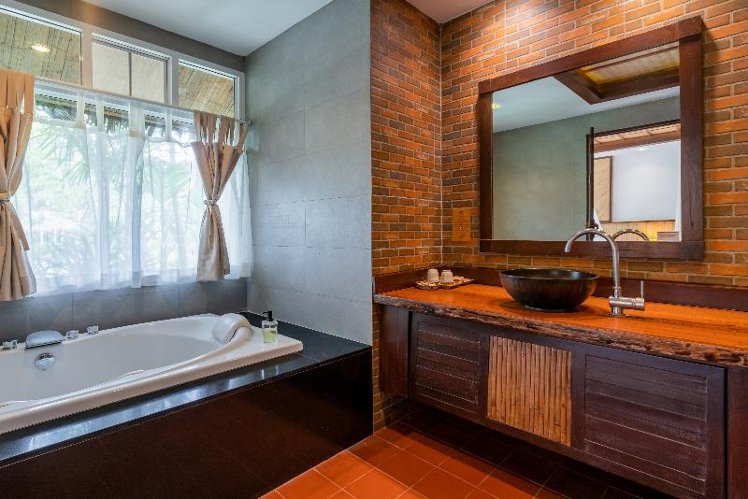 TRIPLE PREMIER Room
