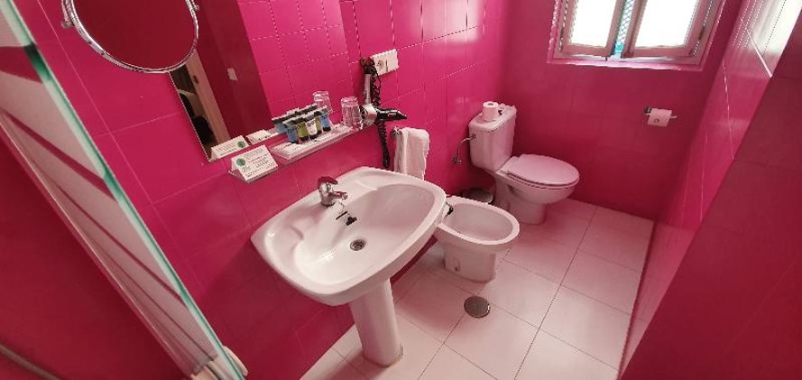 SINGLE STANDARD Room