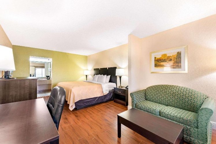 DOUBLE QUEEN SIZE BED Room
