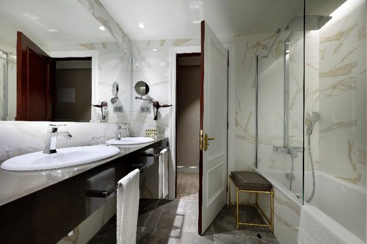 DOUBLE SUPERIOR Room