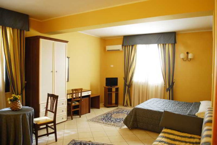Greta Rooms