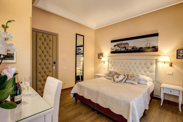 DOUBLE SUPERIOR QUEEN BED Room
