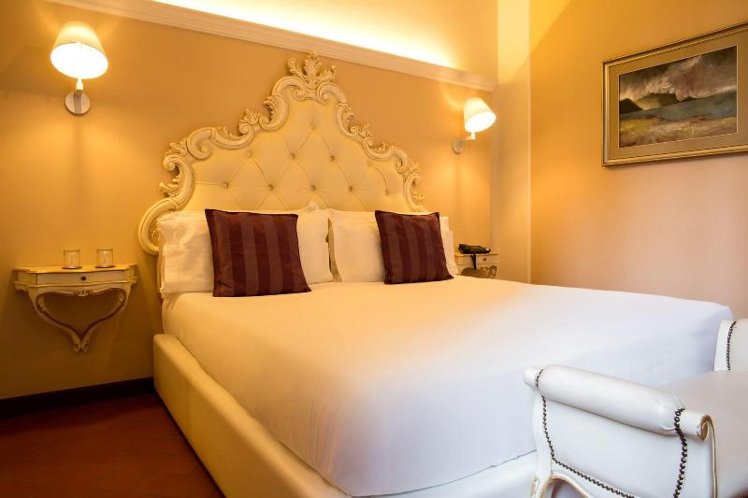 DOUBLE SUPERIOR KING BED Room