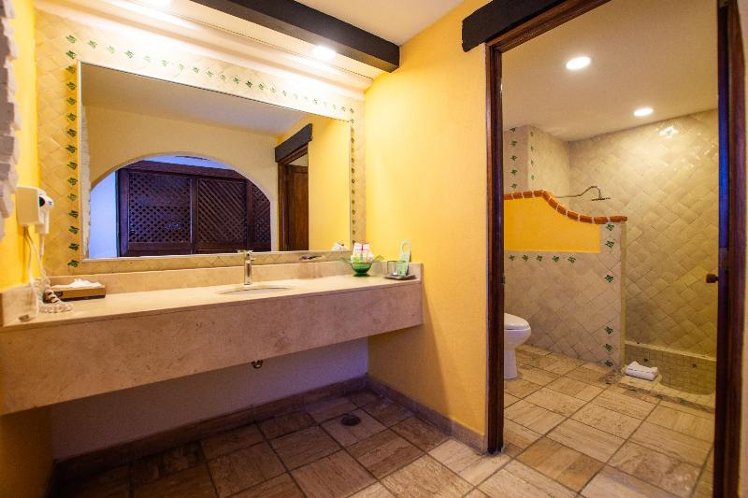 DOUBLE SUPERIOR KING BED Room