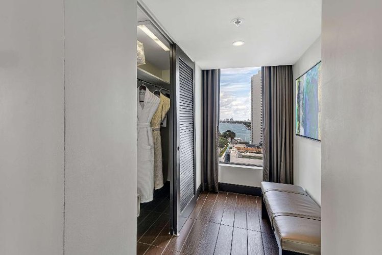 JUNIOR SUITE KING SIZE BED Room