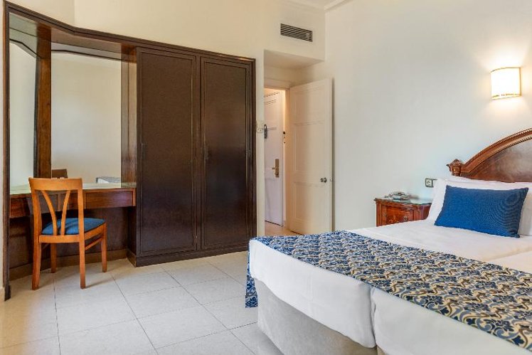 DOUBLE SINGLE USE STANDARD Room