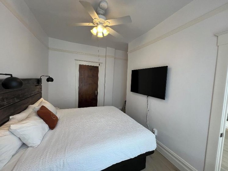 SUITE KING SIZE BED Room