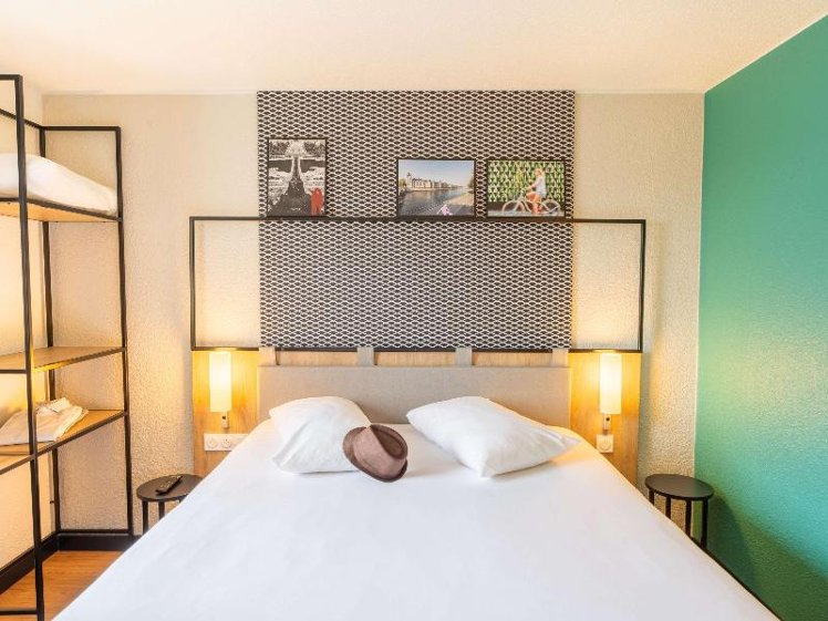 DOUBLE WITH DOUBLE BED Room