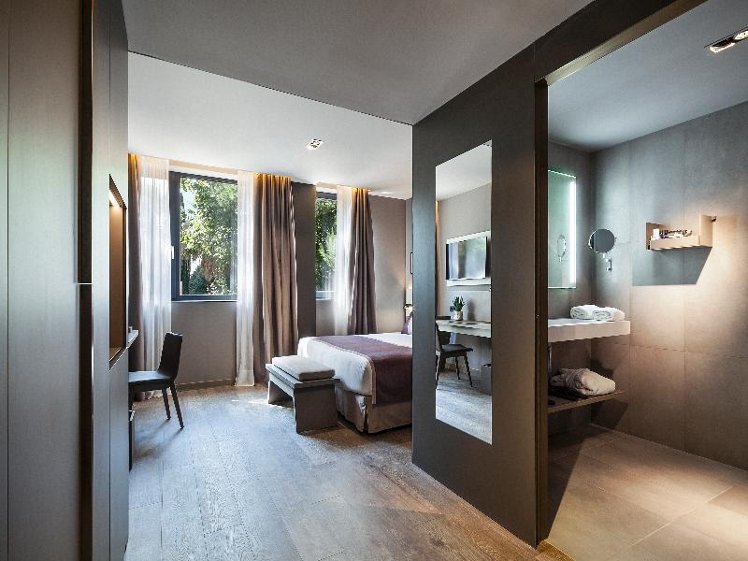 DOUBLE STANDARD Room