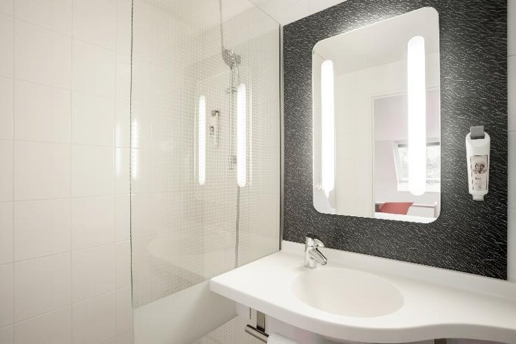 SINGLE STANDARD Room