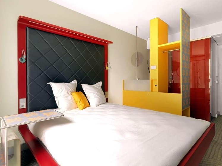 DOUBLE WITH DOUBLE BED Room