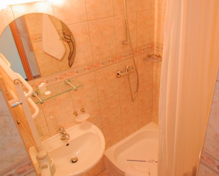 SINGLE STANDARD Room