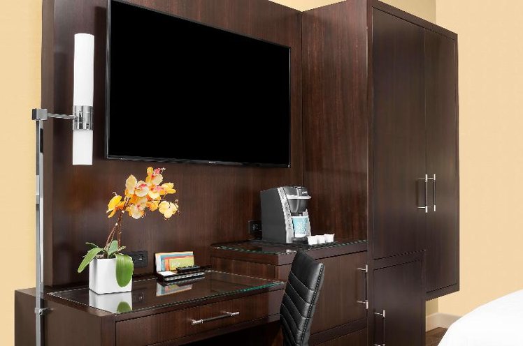 DOUBLE QUEEN SIZE BED Room