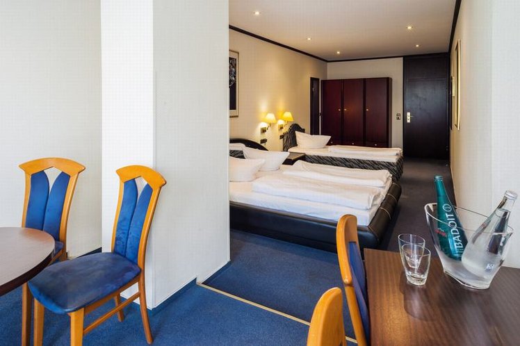 TRIPLE STANDARD Room