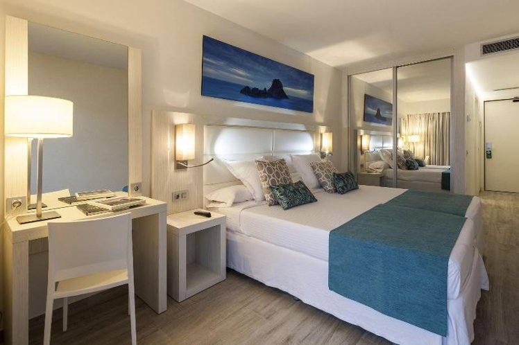TRIPLE SEA VIEW Room