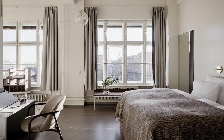 DOUBLE KING SIZE BED Room