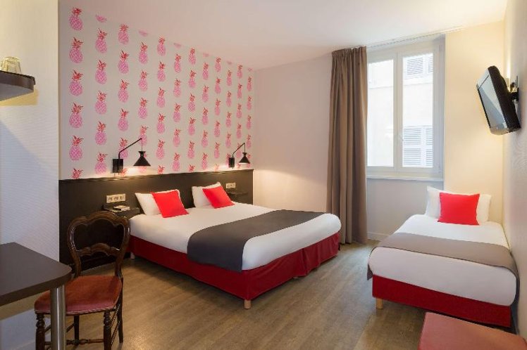 TRIPLE STANDARD Room