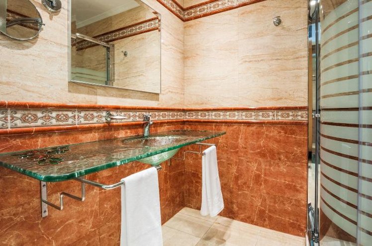 DOUBLE STANDARD Room