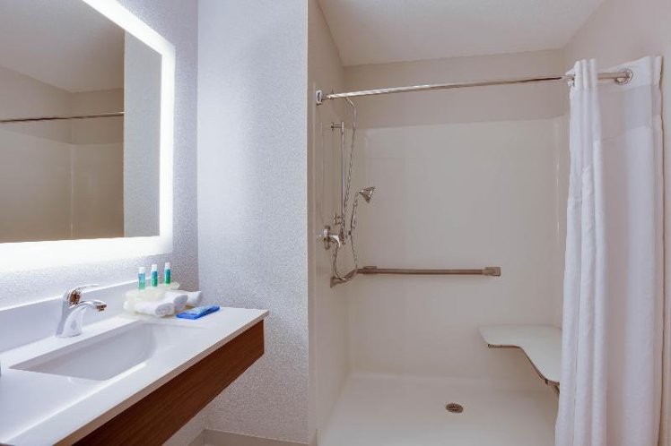 SUITE Accessible KING SIZE BED Room