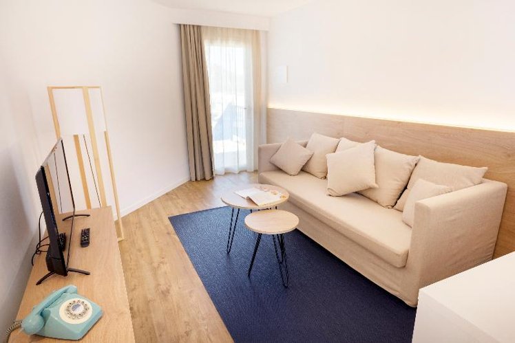 JUNIOR SUITE STANDARD Room